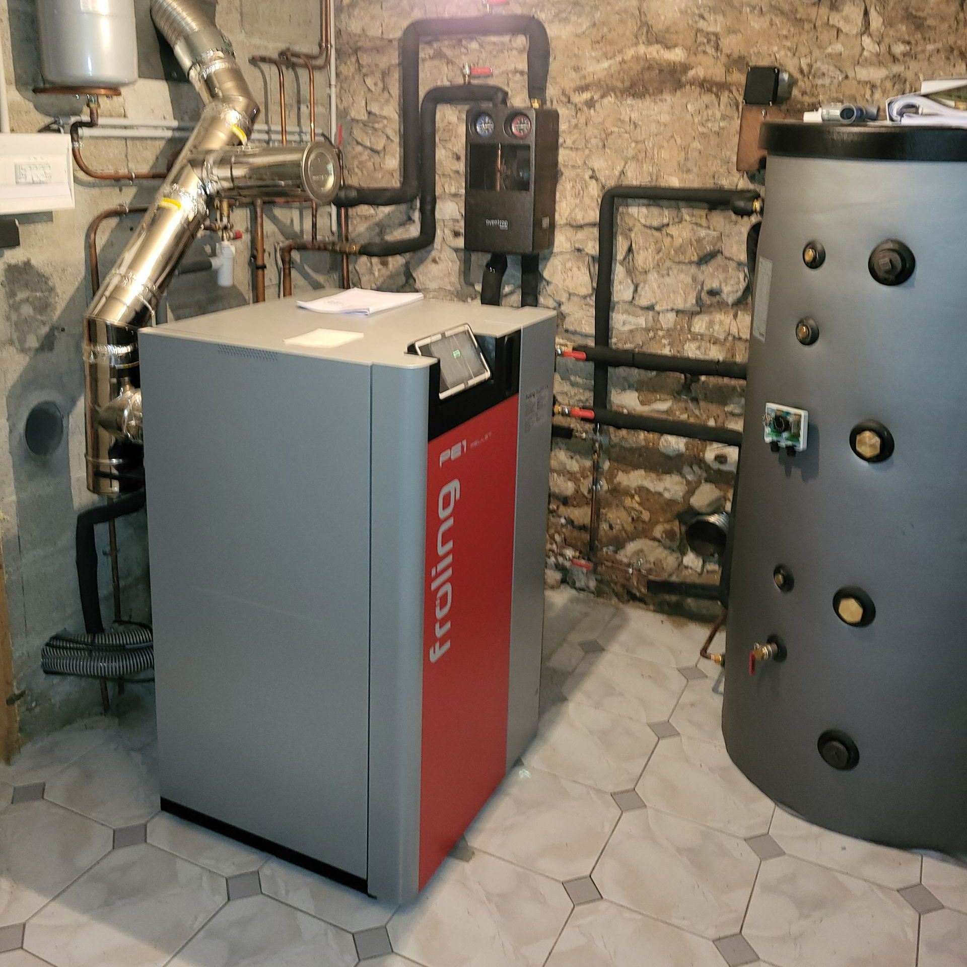 Installation de chaudière Fröling