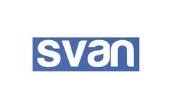 Un logotipo azul y blanco para svan sobre un fondo blanco.