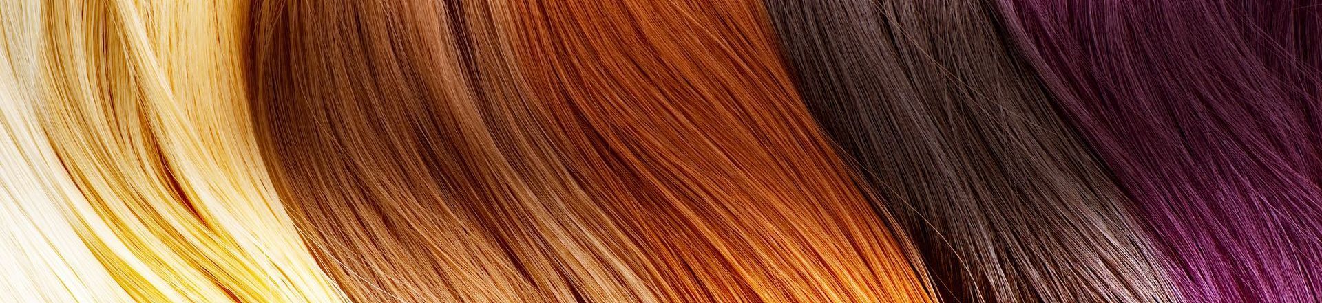 Braune, blonde und rothaarige Perücken von hinten: Unsere große Auswahl an Perücken und Haarersatz.