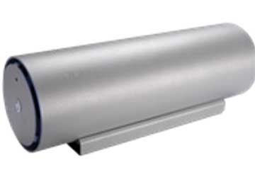 Auf einer weißen Fläche sitzt ein silberner Zylinder mit blauem Rand.