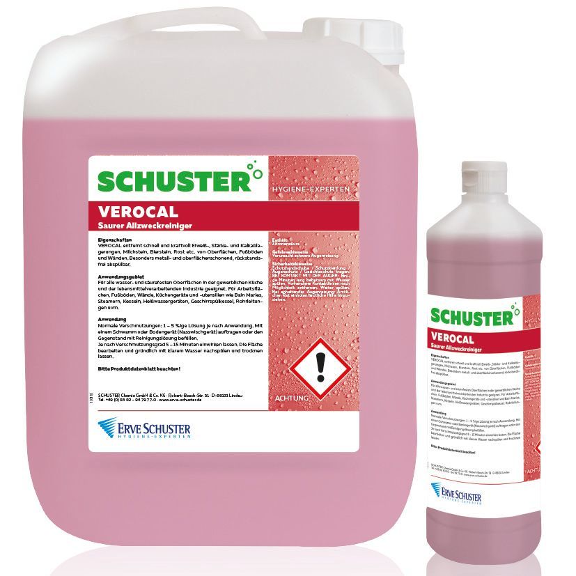 Eine Flasche Schuster Verocal steht neben einer größeren Flasche