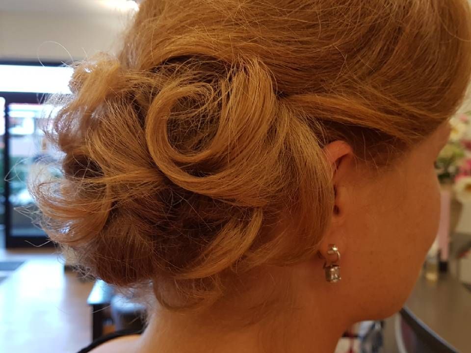 Hochsteckfrisur für Hochzeiten