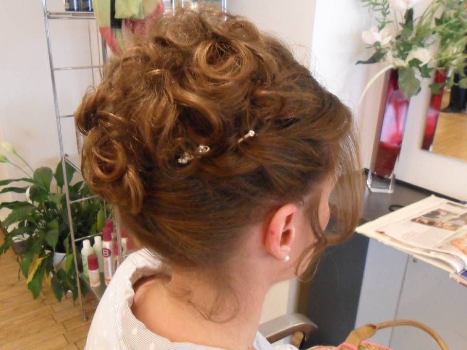 Hochsteckfrisur von der Seite