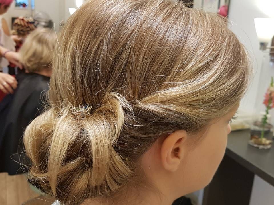 Hochsteckfrisur für Mädchen