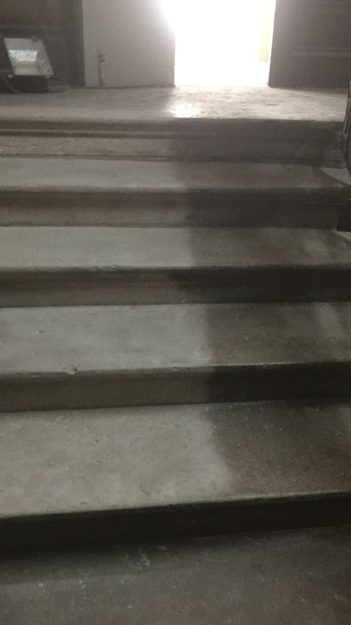 Gommage de marches en pierre