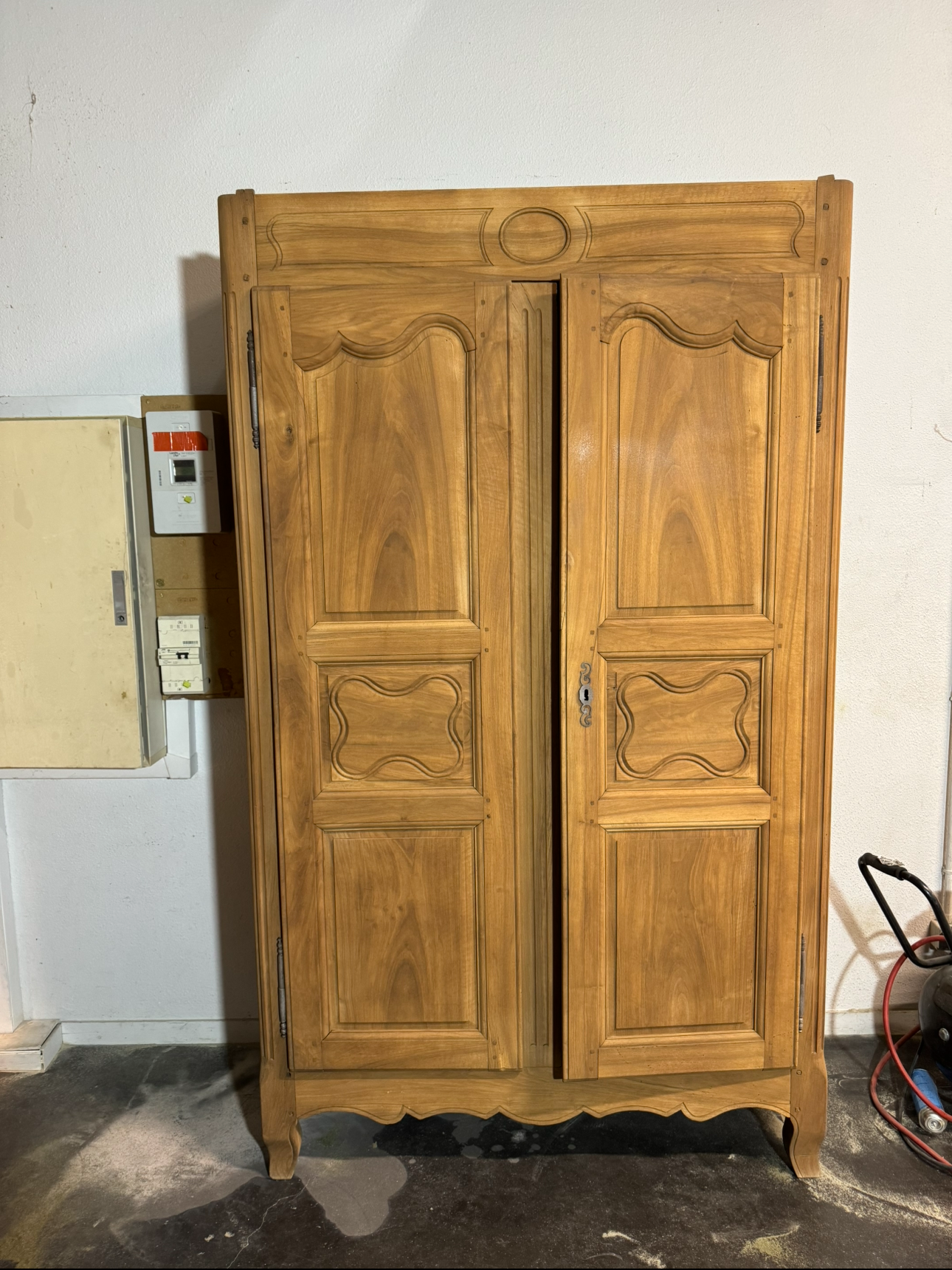 Armoire en bois clair