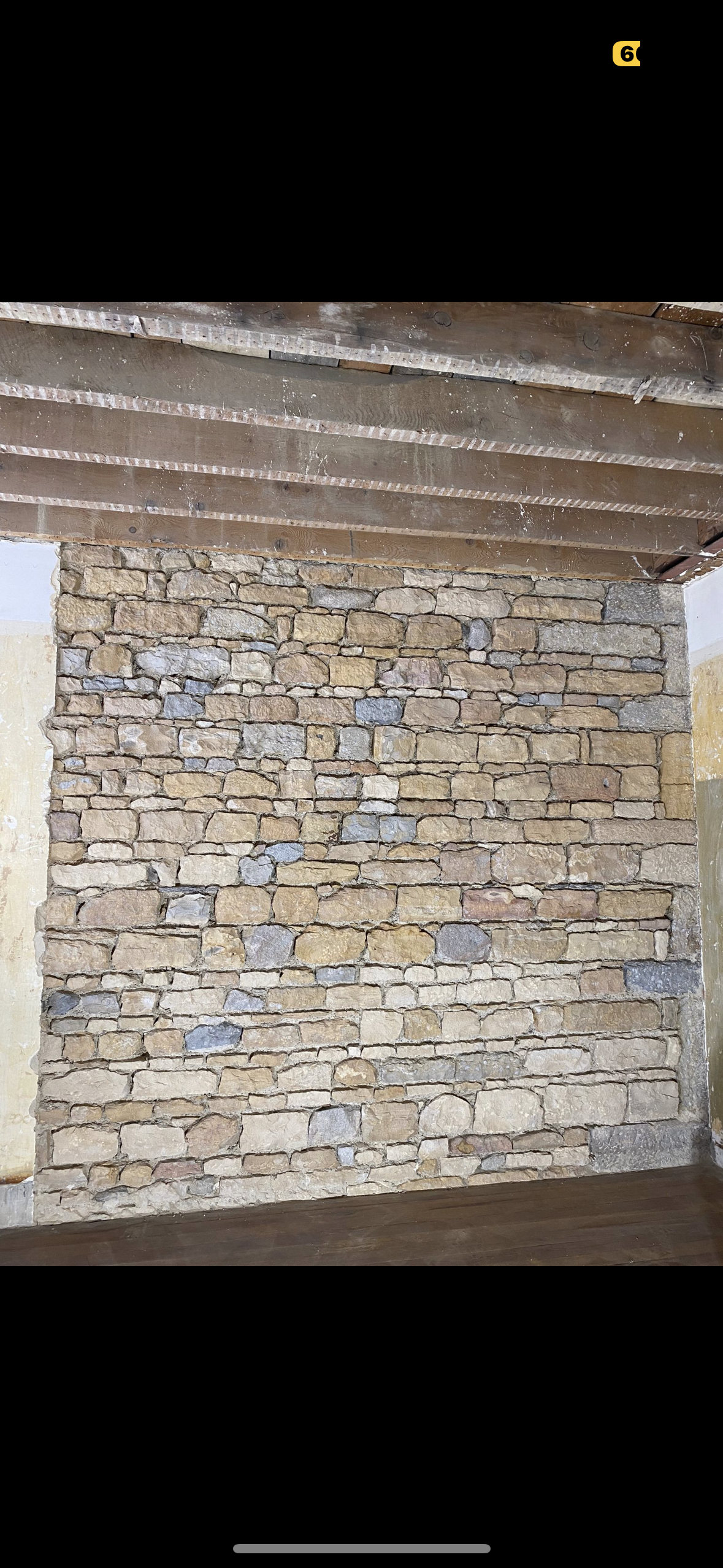 Mur de pierres multicolores