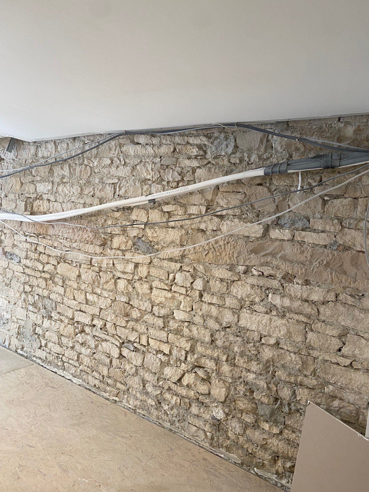 Mur en briques blanches