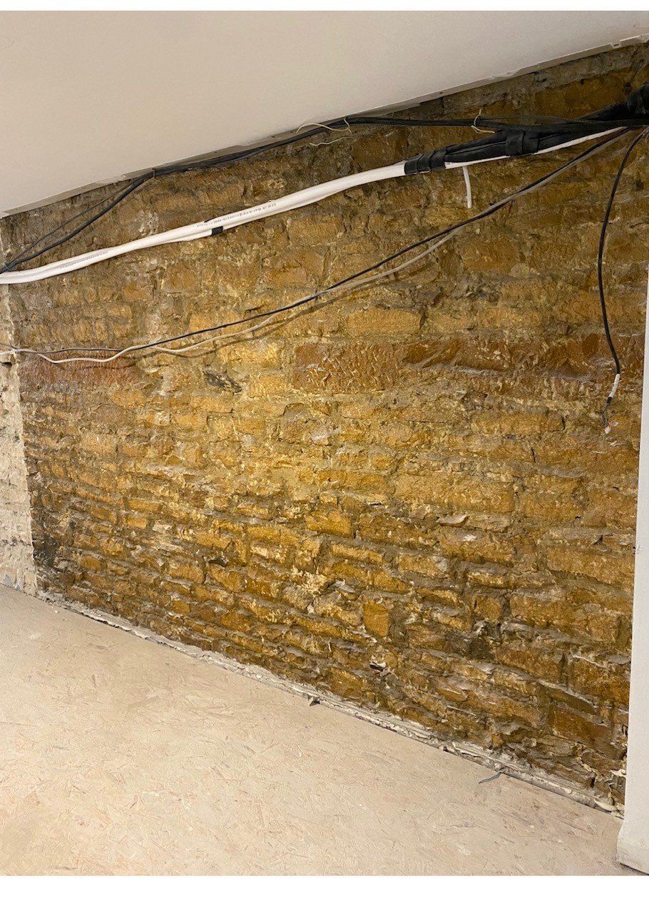 Mur en briques jaunes