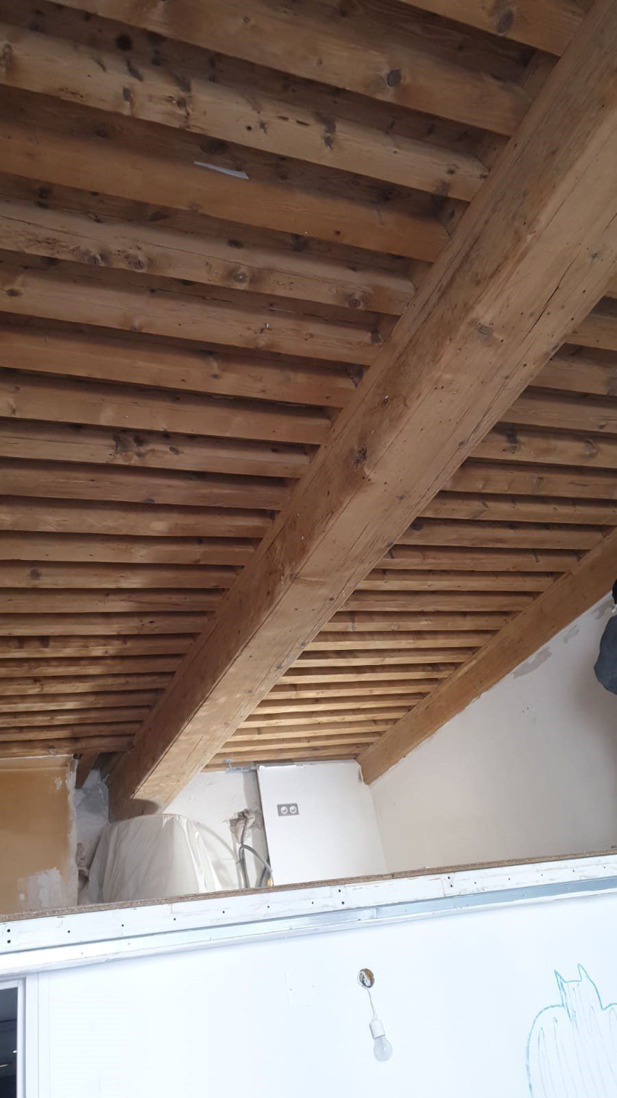 Plafond en bois après les travaux