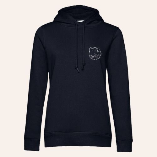 Sweat-shirt à capuche noir avec un petit logo blanc sur la poitrine et des cordons de serrage.
