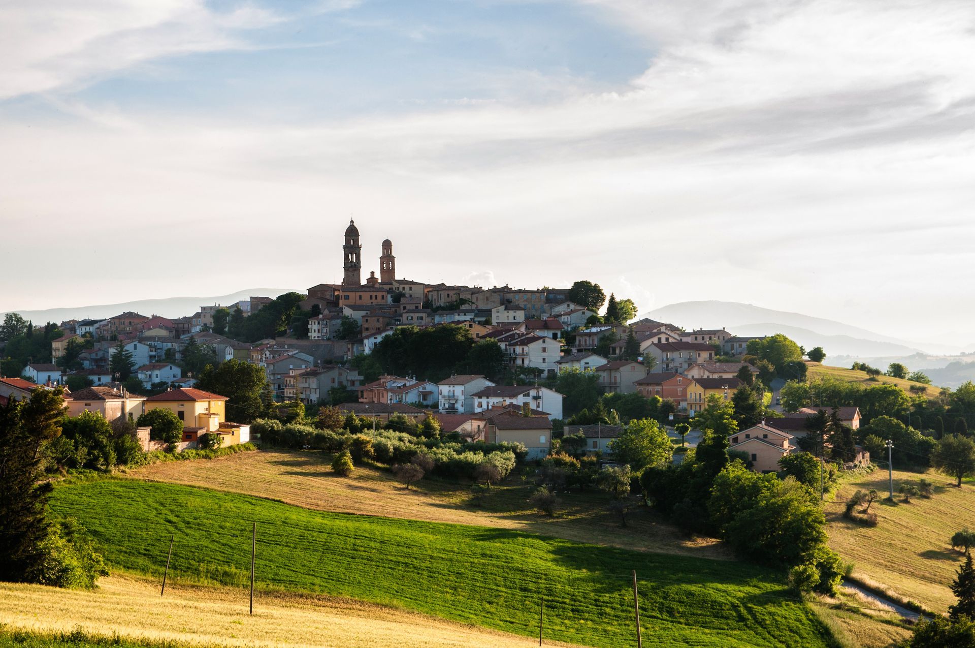 Mayenne et ses collines verdoyantes
