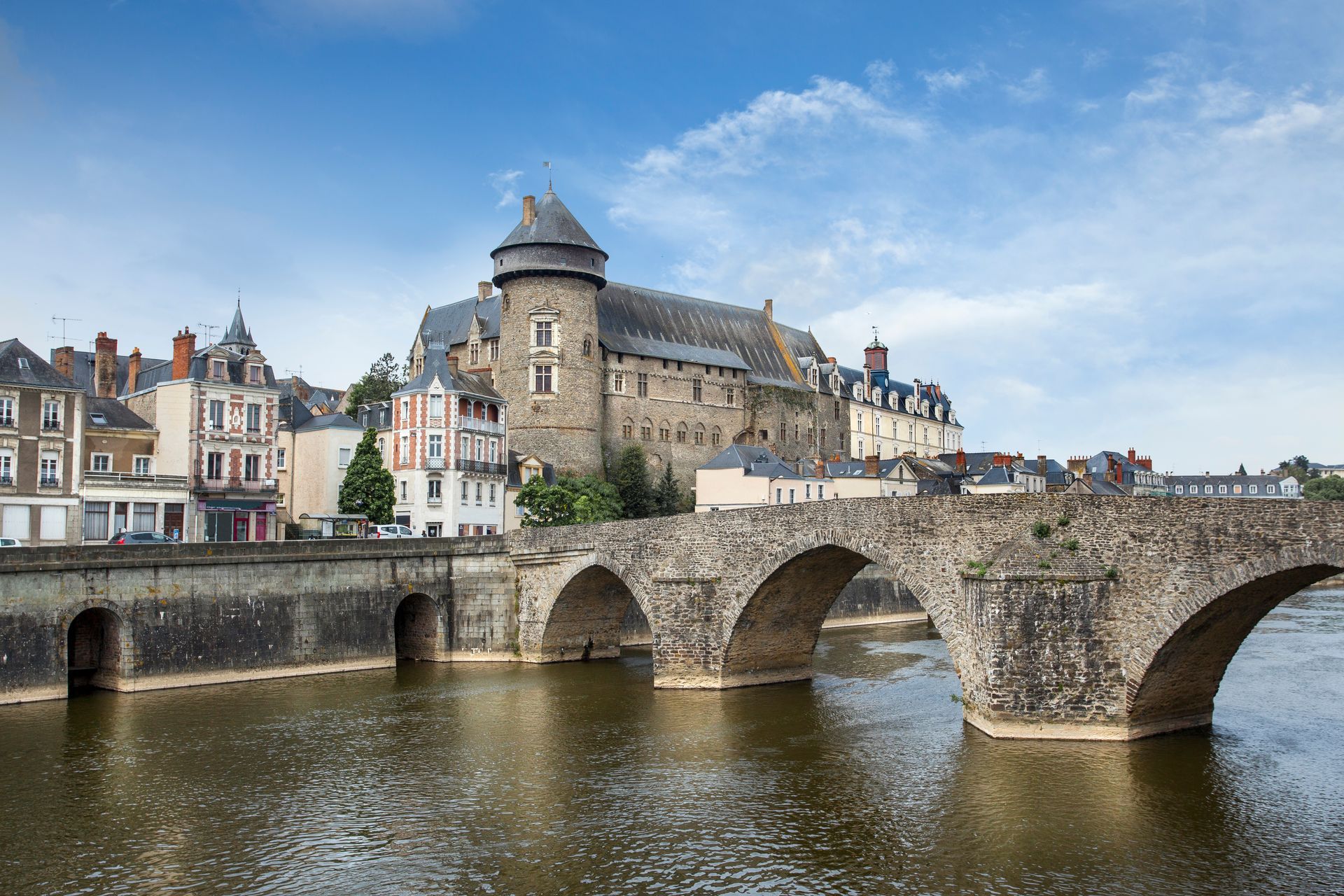 Château de Mayenne avec son pont
