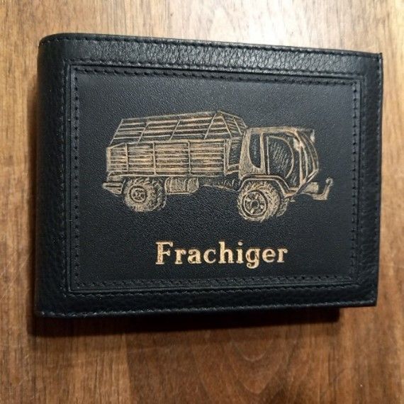Eine schwarze Geldbörse mit dem Namen Frachiger darauf