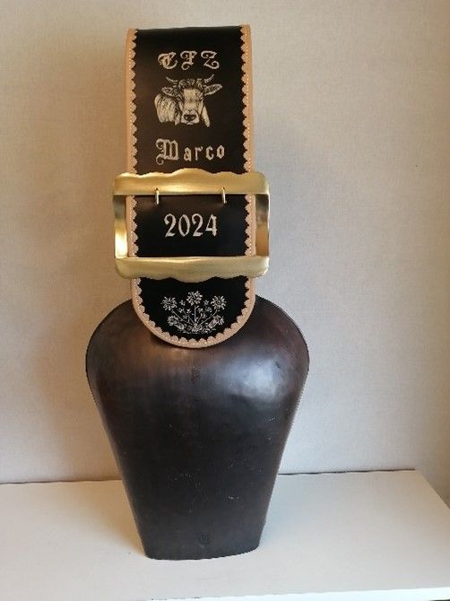 Eine Flasche mit der Jahreszahl 2024