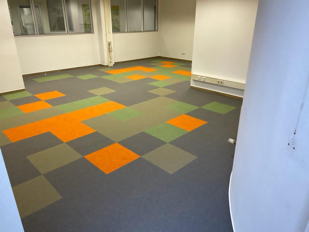 Bodengestaltung im Quadratmuster