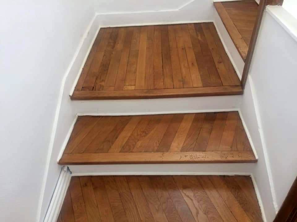 Marches en bois d'un escalier