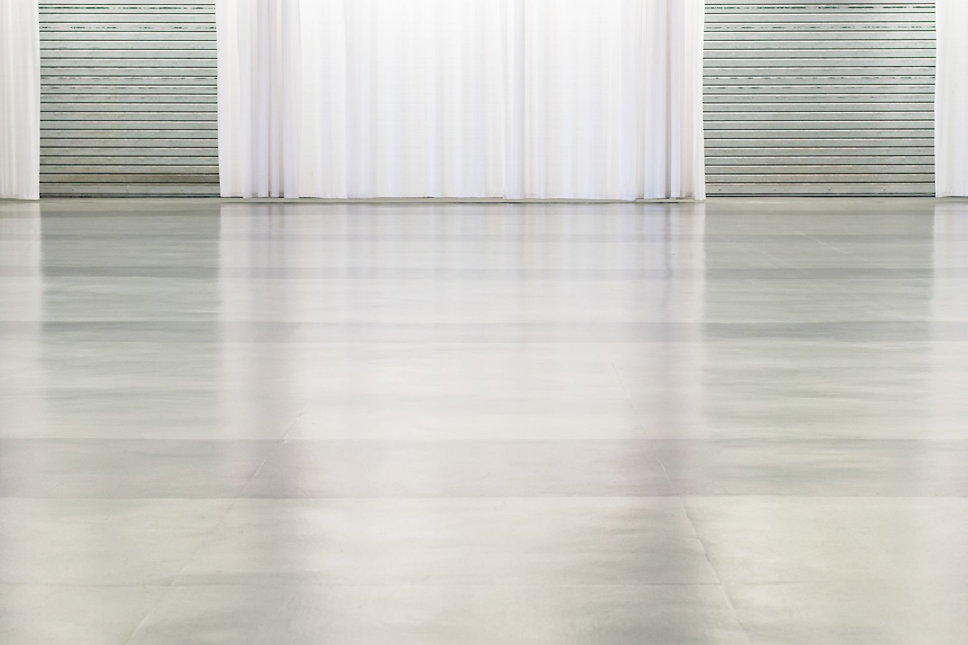 Sol en lino gris clair brillant