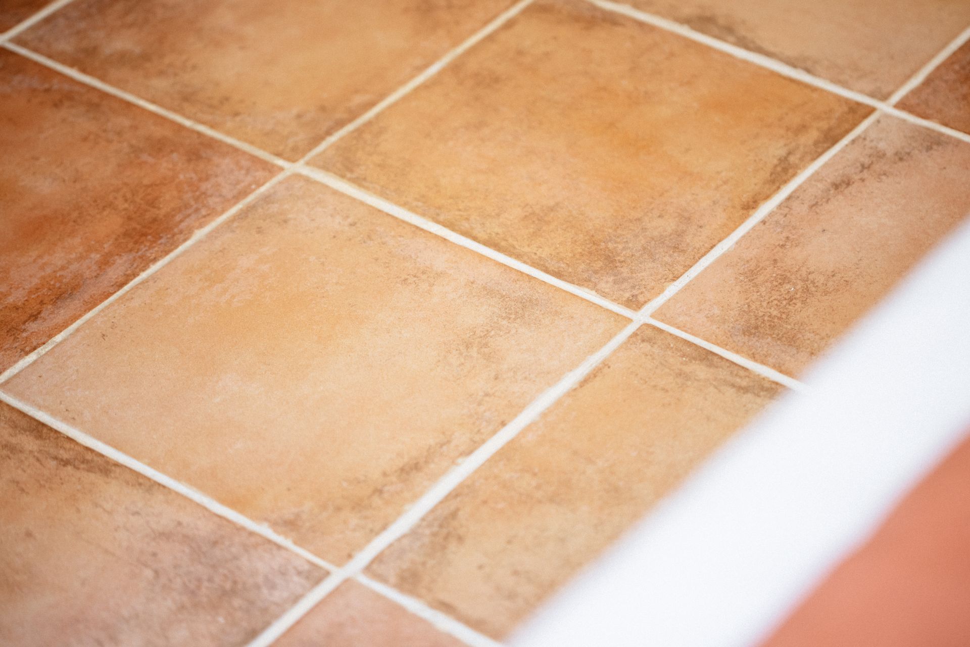 Carrelage de couleur orange