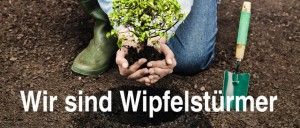Person kneeling in soil holding a green plant, with German text “Wir sind Wipfelstürmer” below