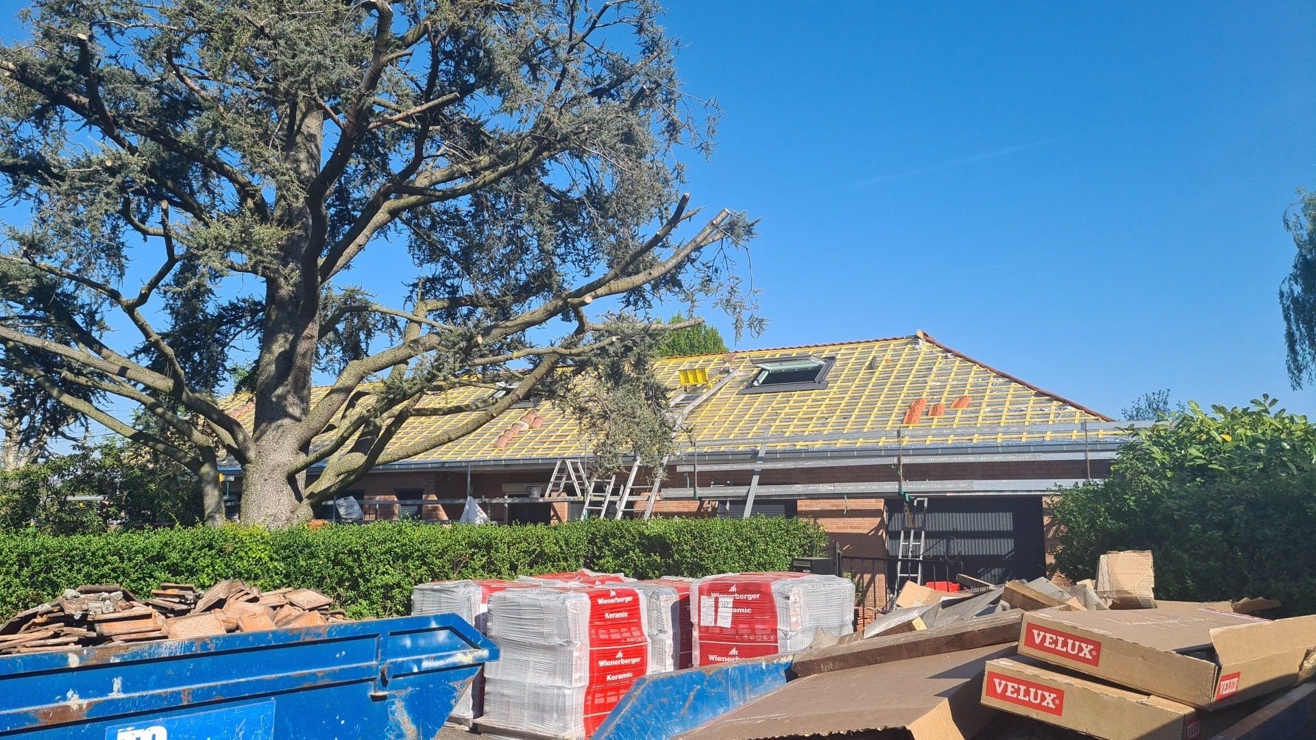 Toit en cours de rénovation