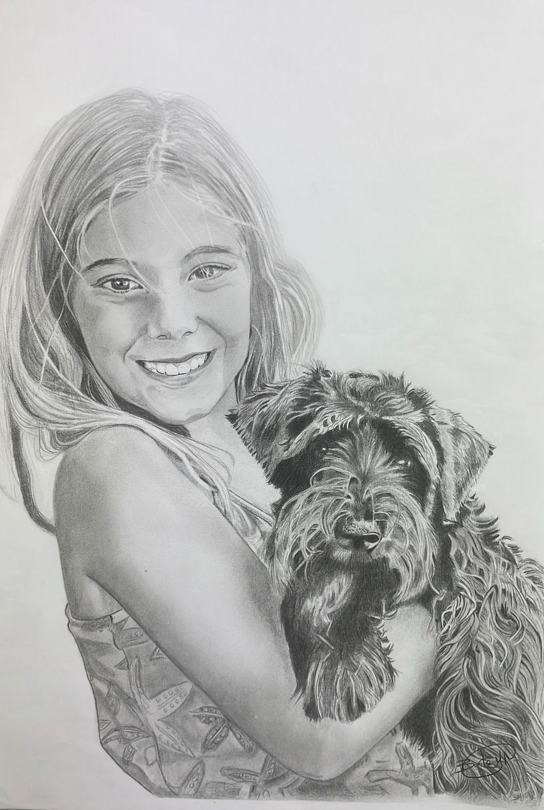 Un dibujo en blanco y negro de una niña sosteniendo un perro pequeño.
