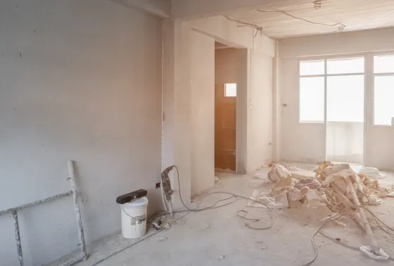 Una habitación vacía y en reformas
