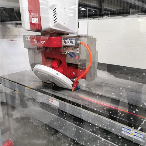 Eine Maschine, auf der das Wort Boston steht