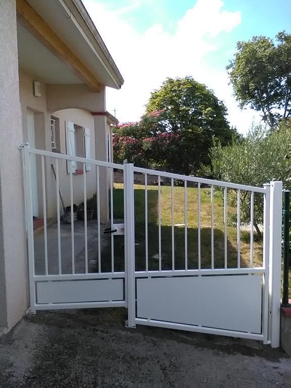 Portillon blanc en acier