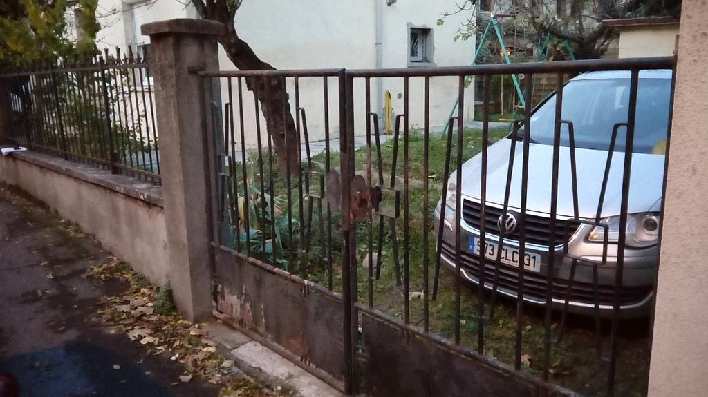 Anciens portail et clôture avant chantier