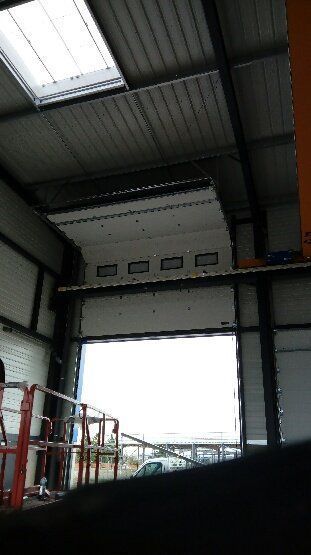 Porte sectionnelle industrielle de hangar