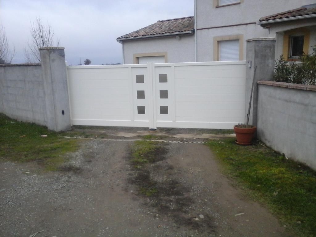 Portail blanc ESTEVE avec hublots