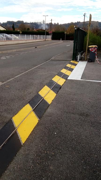 Peinture au sol pour l'installation d'un portail