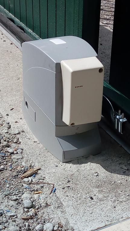 Automatisme commandé à distance via un téléphone