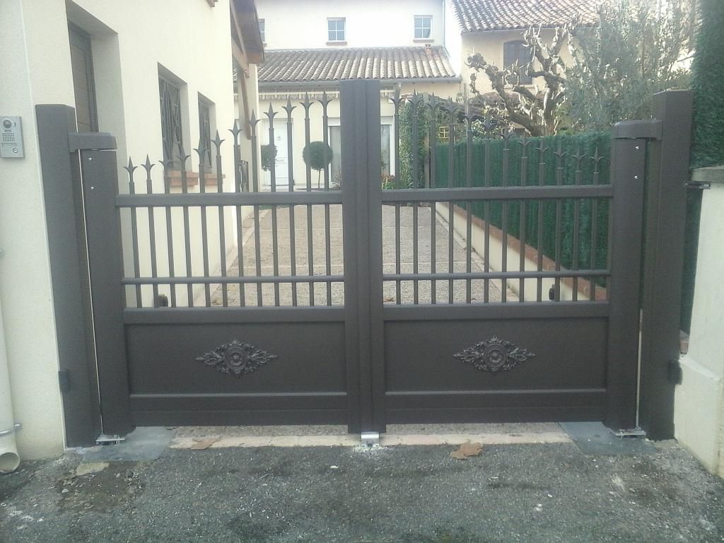 Portail gris anthracite à battants