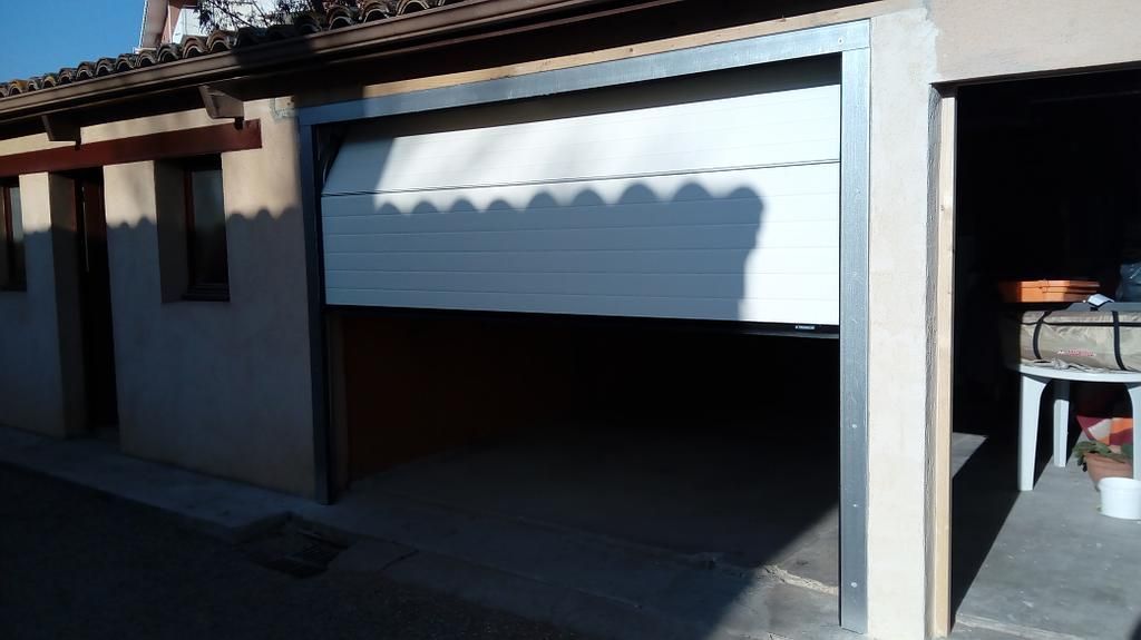 Porte sectionnelle pour un garage