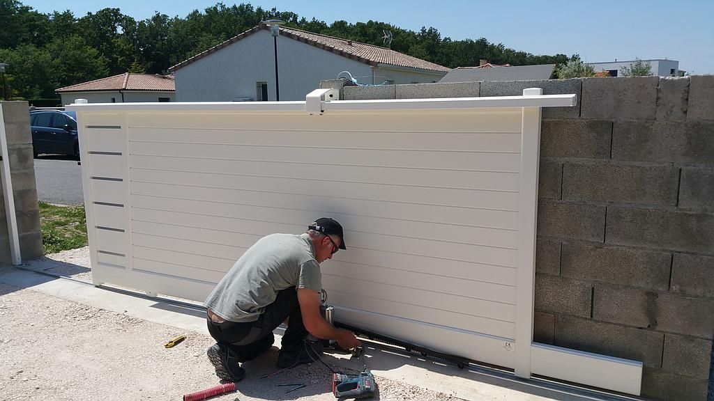 installation d'un portail coulissant modèle GREGALE