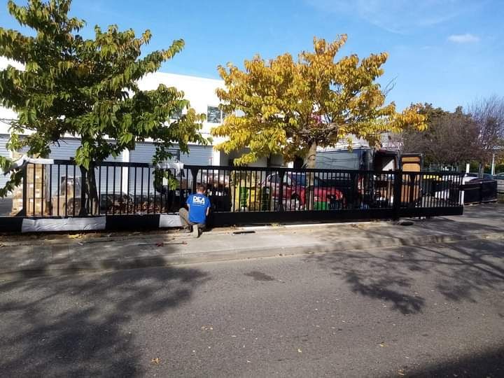 Portail acier industriel avec motorisation PRO DEA