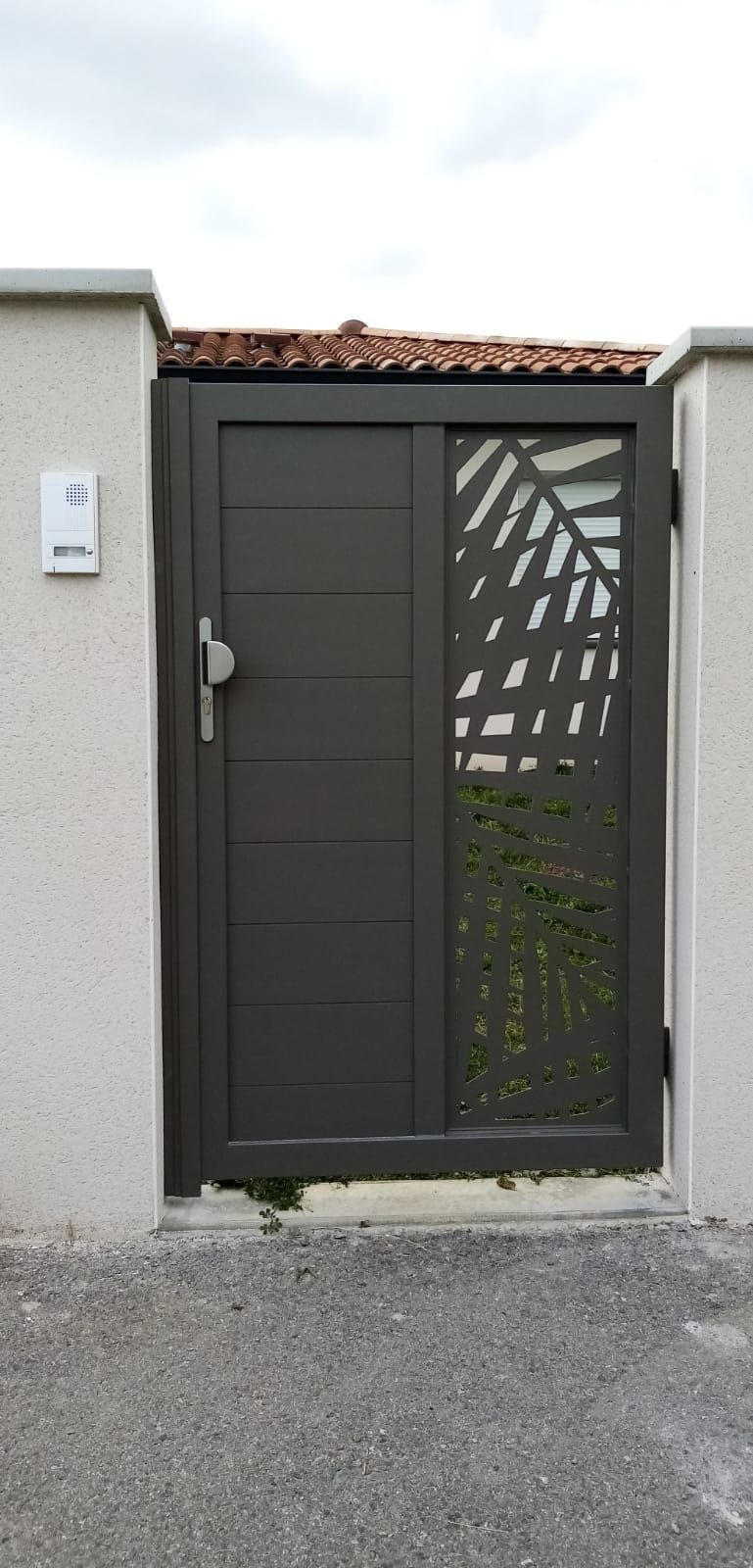 Portillon aluminium avec tôle décorative motif Cycas