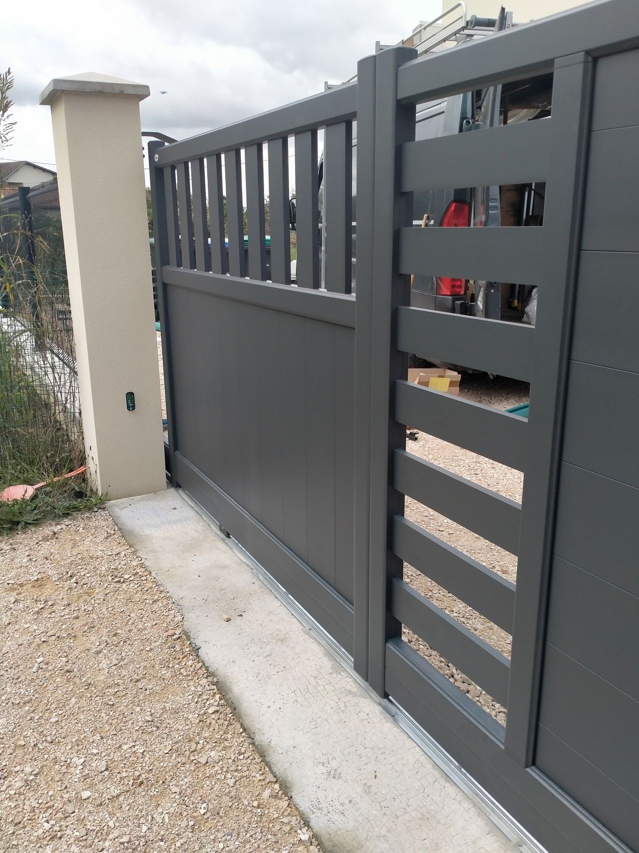 Portail coulissant ESTEVE modèle HELM