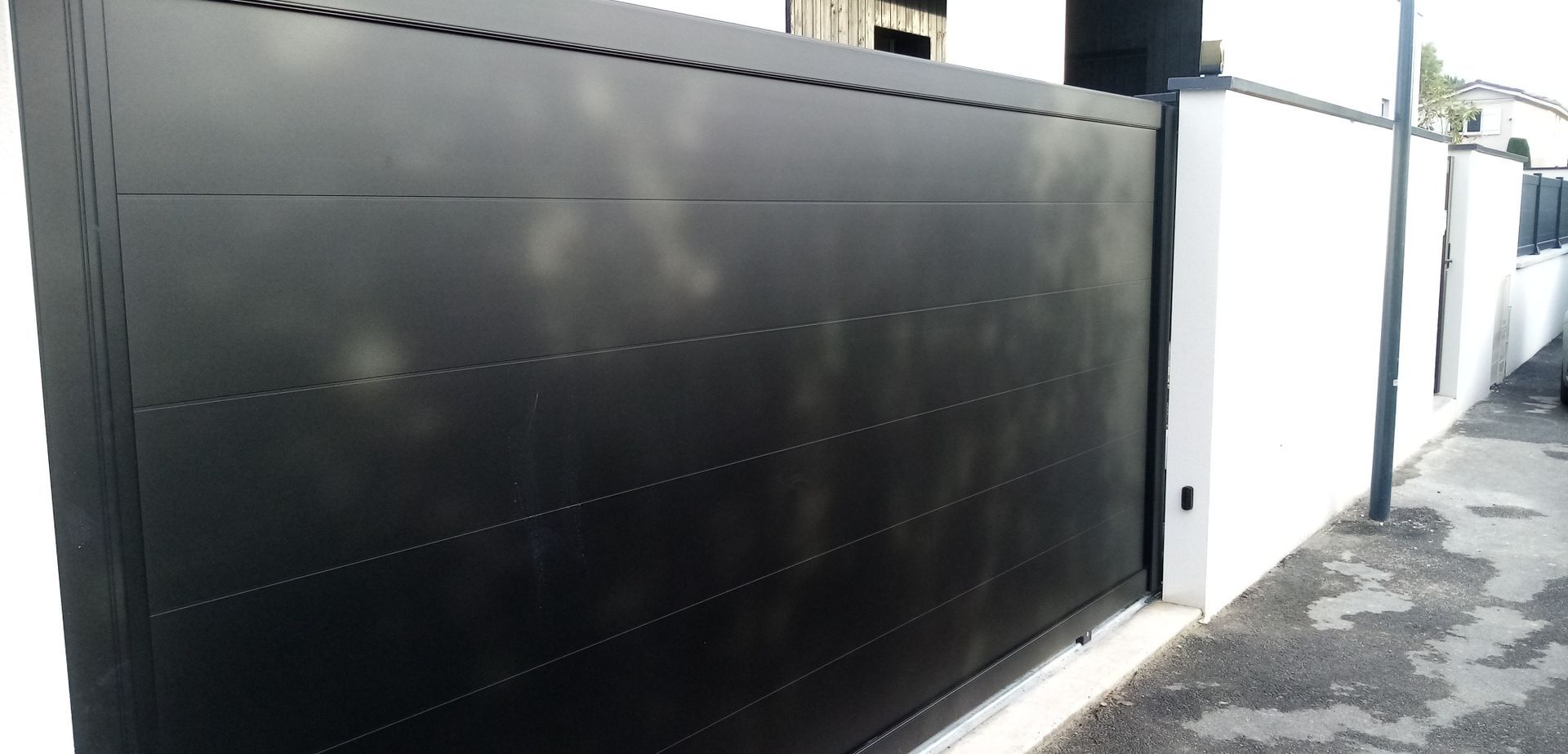 Portail aluminium lames horizontales