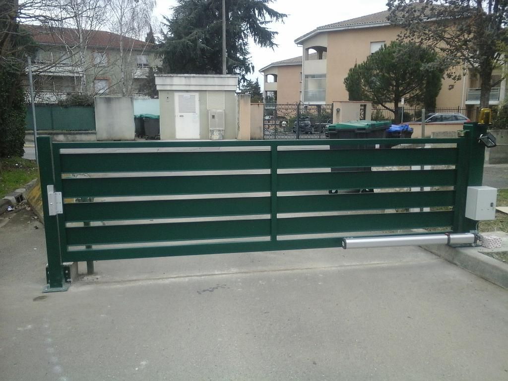 Portail en acier un battant avec moteur