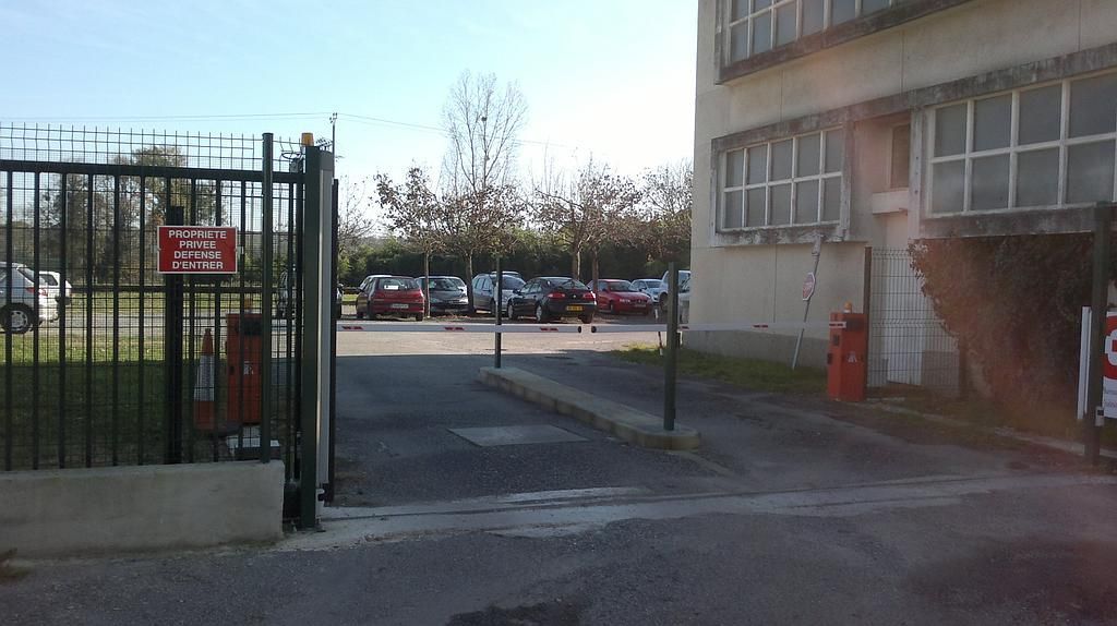 Système de contrôle d'accès à l'entrée d'un parking