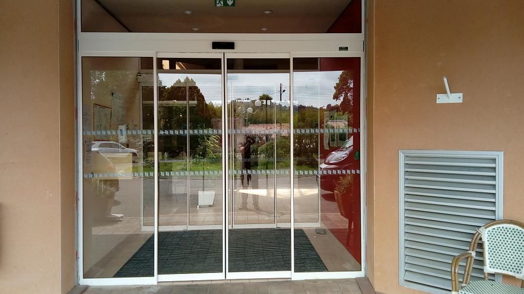 Porte vitrée automatique