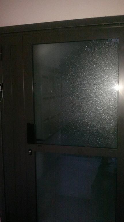 Porte de hall dans l'entrée d'une résidence