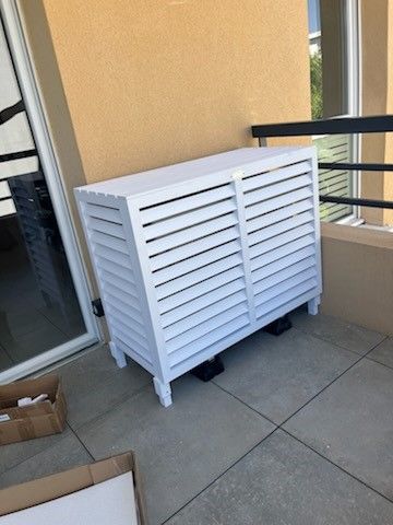 Habillage d'une climatisation sur une terrasse par la société Climair