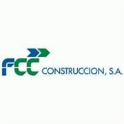 Logotipo de FCC Construcción, SA: Letras azules y verdes con una flecha, texto