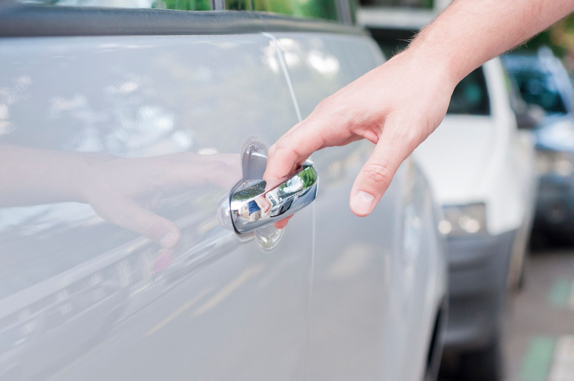 Ouverture d'une porte de voiture
