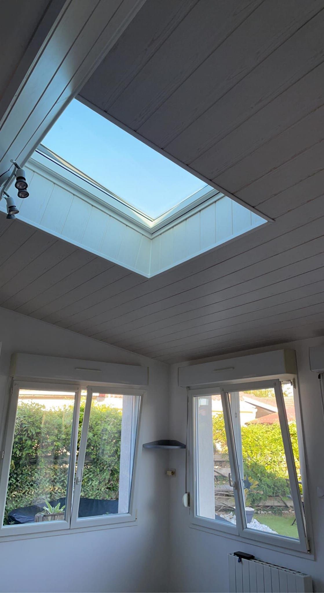 Une fenêtre de toit installée.
