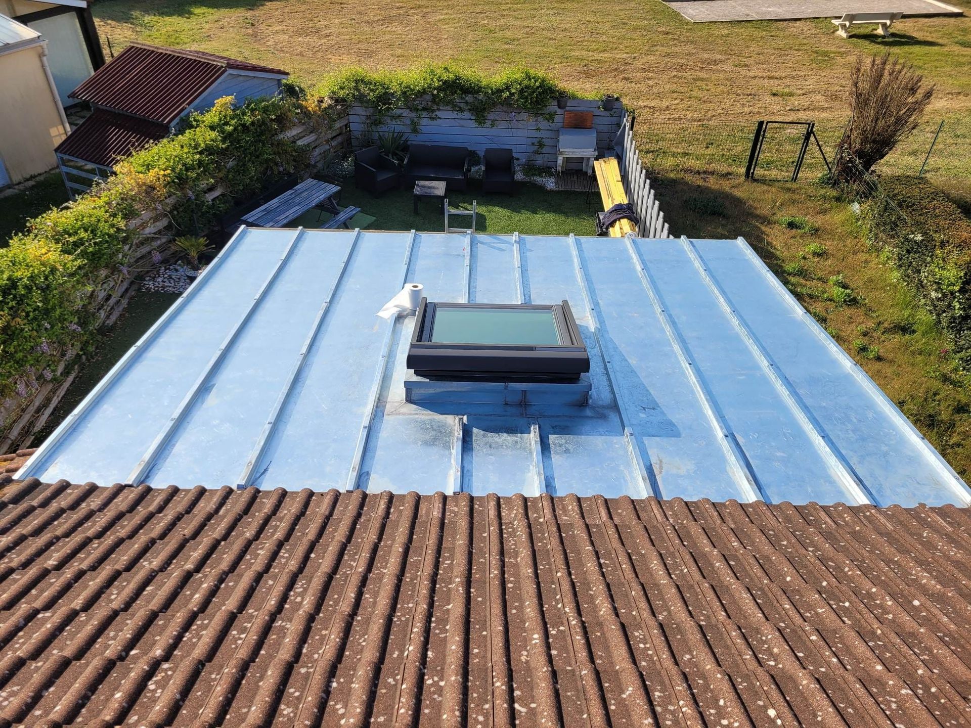 Une fenêtre de toit Velux.